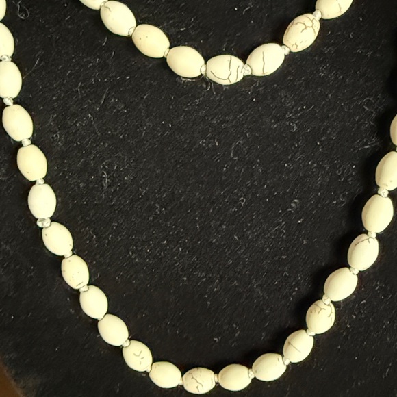 NWT Beige Howlite Necklace 45 in - Picture 4 of 7